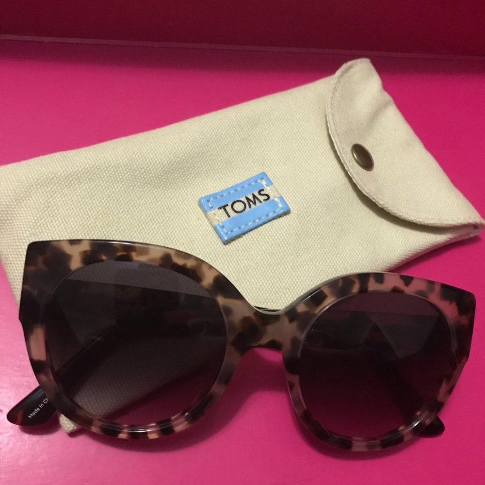 Toms tortoise shell sunglasses with case